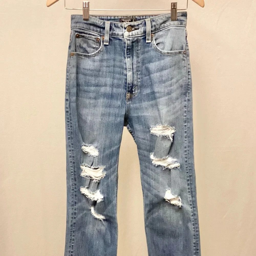 Abercrombie 4 (27) Zoe Natural Rise Ankle Straight Women’s Distressed Jeans